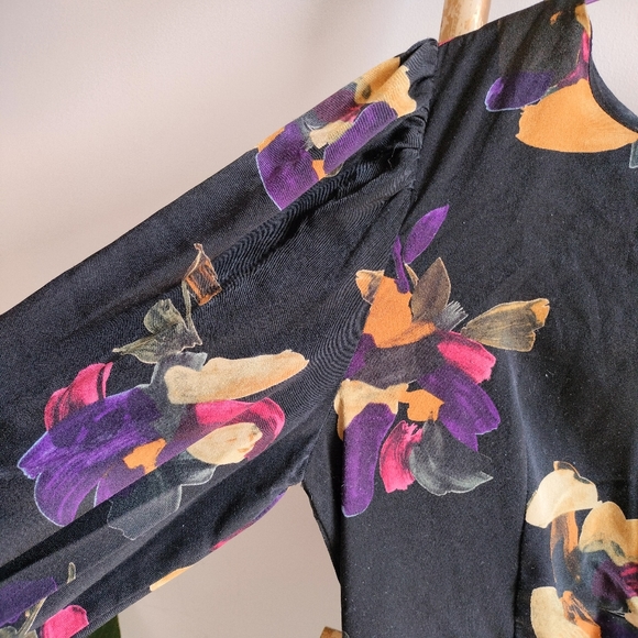 Elegant Floral Marrant Dress - Picture 5 of 16